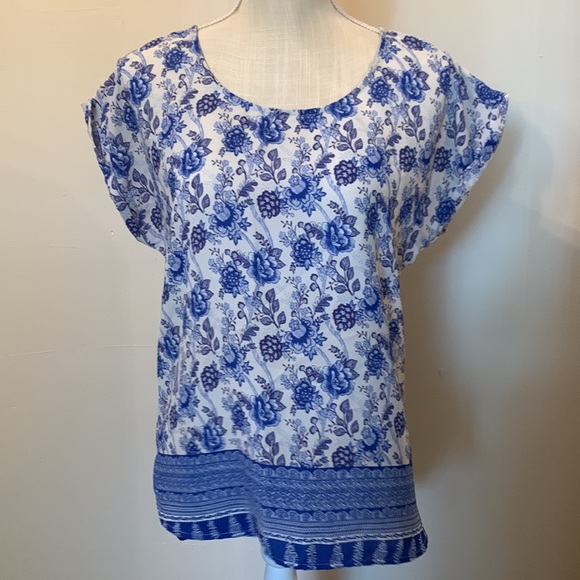 💛 (5/$25) Blue Pattern Top - Picture 6 of 7